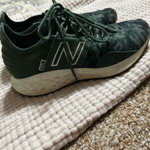 Boys new balance tennis shoes